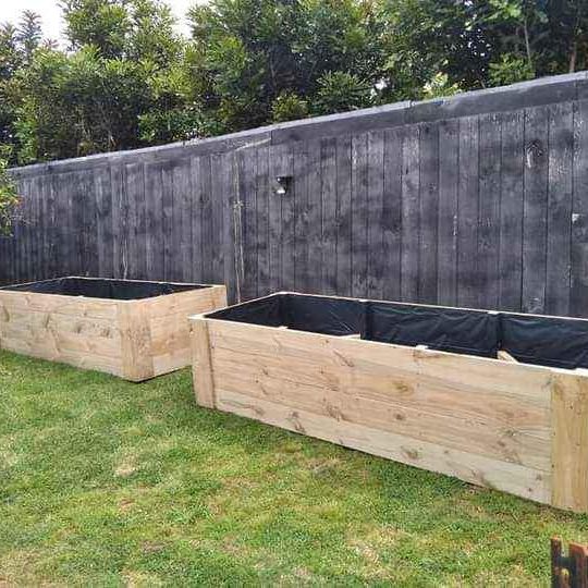 Medium Raised Planter